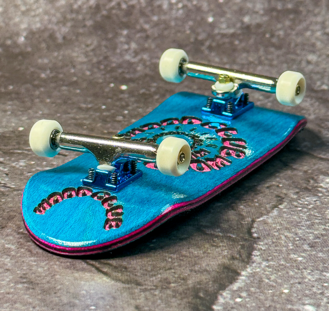 WoodClub ATELIER Fingerboard 33.7mm - "Lagoon Blue"